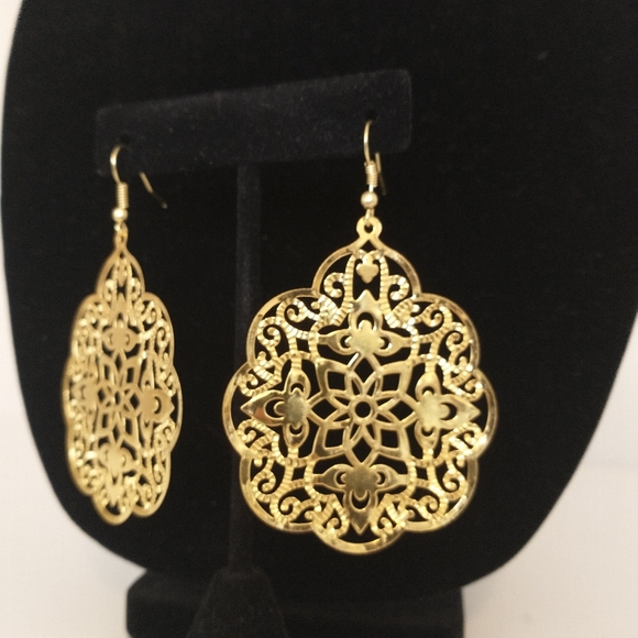 Earrings - Picture 5 of 6